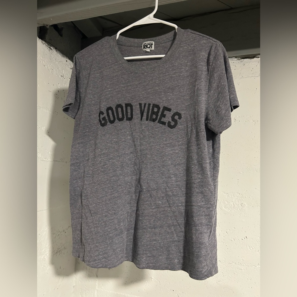 GOOD VIBES graphic tee